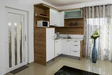 Apartment in Vir, 20 m from the Beach