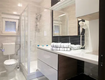 Apartment in Vir, 20 m from the Beach