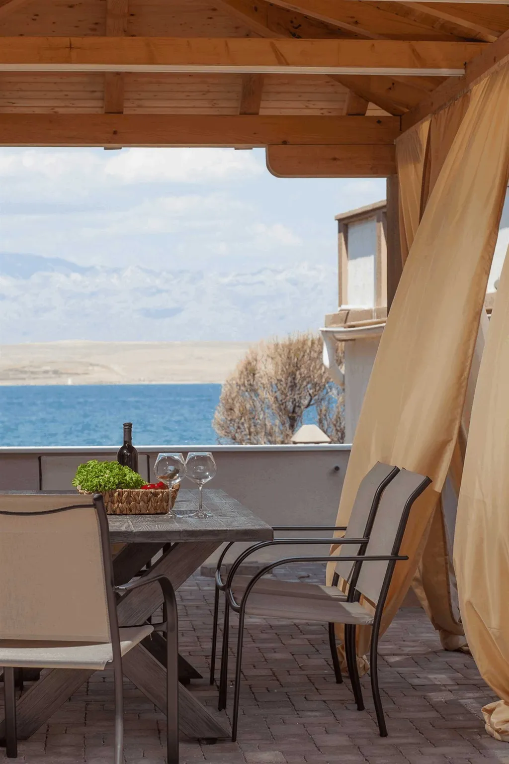 Apartment in Vir for 2–4 Guests with Balcony