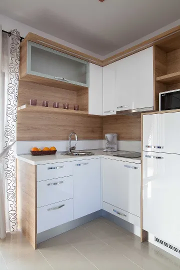 Apartment in Vir for 2–4 Guests with Balcony