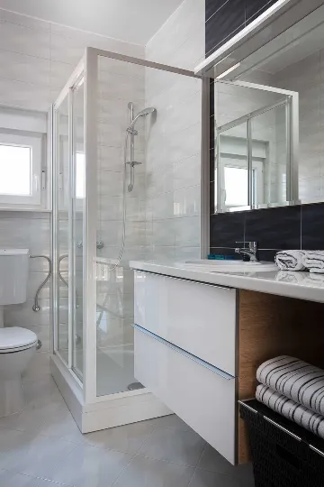 Apartment in Vir for 2–4 Guests with Balcony