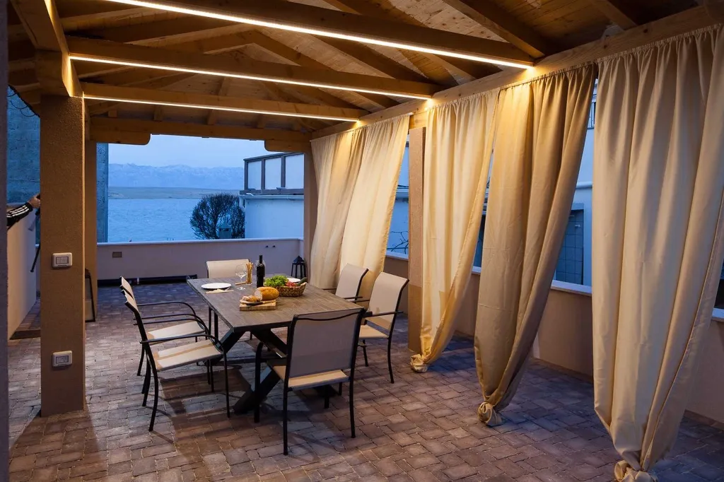 Apartment in Vir for 2–4 Guests with Balcony