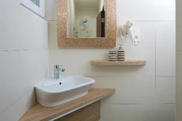 Apartment 10m to the Sea in Vir with Balcony