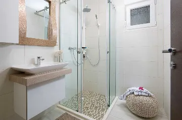 Apartment 10m to the Sea in Vir with Balcony