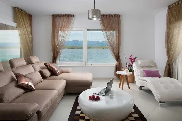 Apartment 10m to the Sea in Vir with Balcony