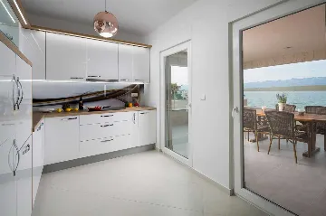 Apartment 10m to the Sea in Vir with Balcony