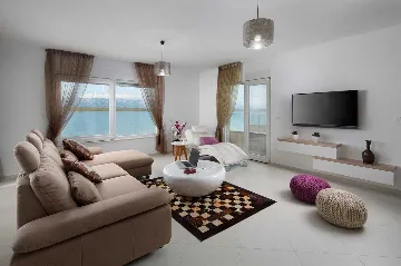 Apartment 10m to the Sea in Vir with Balcony