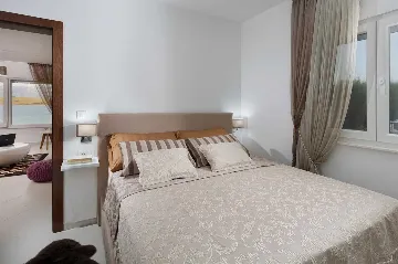 Apartment 10m to the Sea in Vir with Balcony