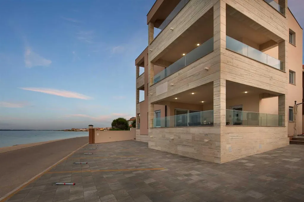 Apartment 10m to the Sea in Vir with Balcony