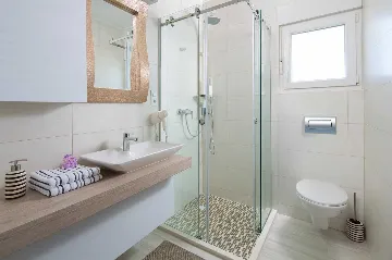 Sea-View Apartment in Vir for 2–4 Guests