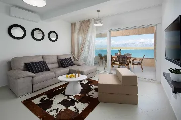 Sea-View Apartment in Vir for 2–4 Guests