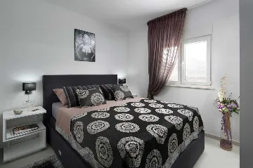 Sea-View Apartment in Vir for 2–4 Guests