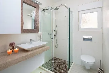 Vir Apartment with Sea-View Balcony (2–4 guests)