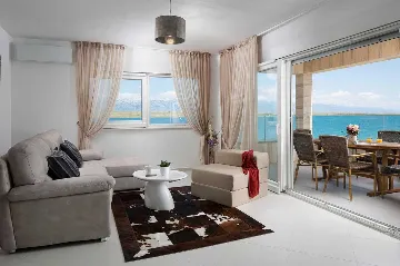 Vir Apartment with Sea-View Balcony (2–4 guests)