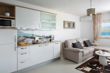 Vir Apartment with Sea-View Balcony (2–4 guests)