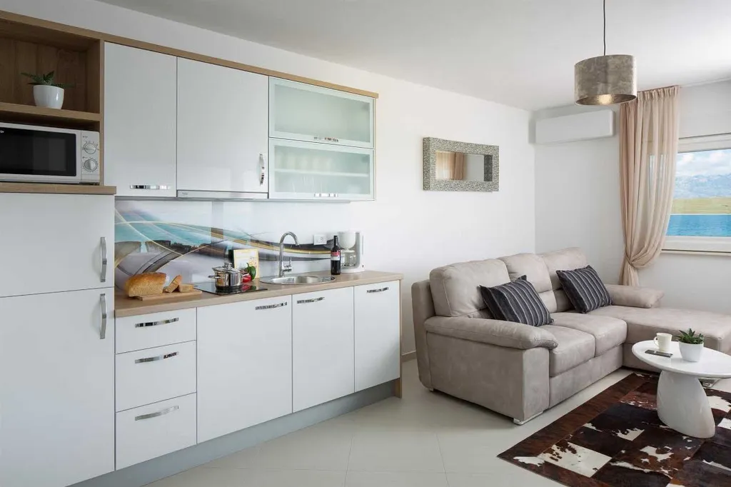 Vir Apartment with Sea-View Balcony (2–4 guests)