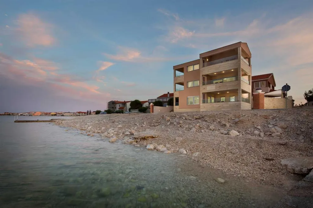 Vir Apartment with Sea-View Balcony (2–4 guests)