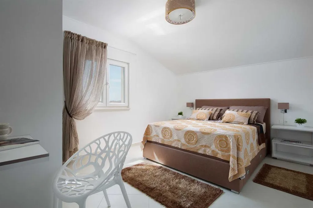 Apartment in Vir with Sea-View Balcony