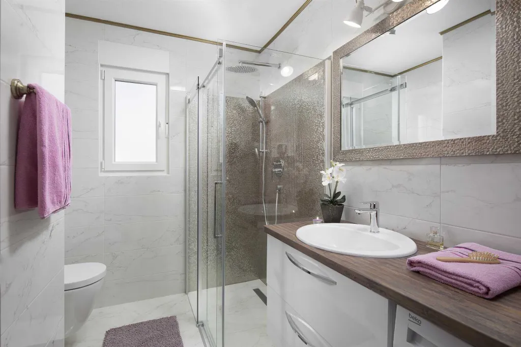 2-Bedroom Apartment with Sea View in Vir
