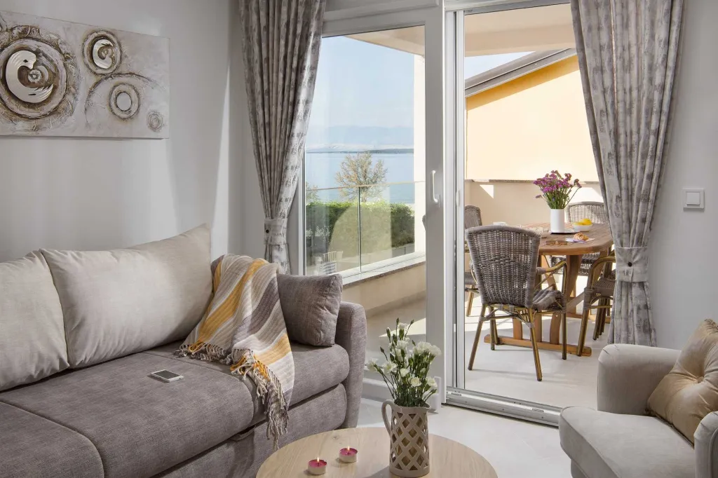 2-Bedroom Apartment with Sea View in Vir