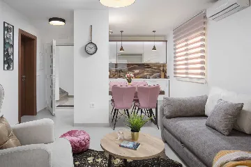 Vir 2-Bedroom Apartment for 4 with Sea View