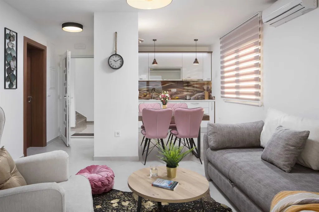 Vir 2-Bedroom Apartment for 4 with Sea View