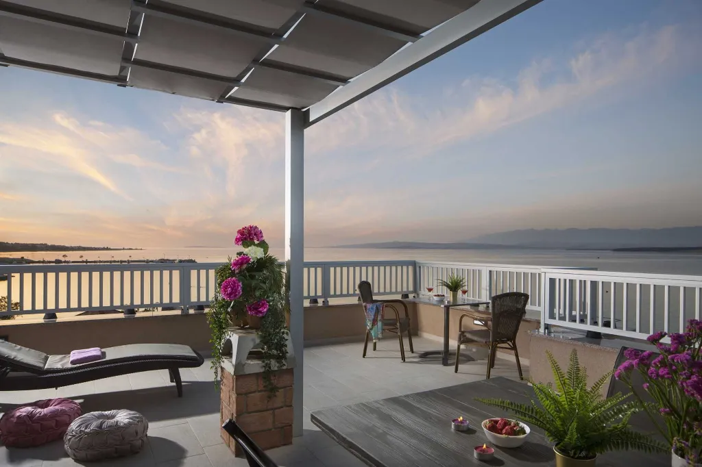 Vir 2-Bedroom Apartment for 4 with Sea View