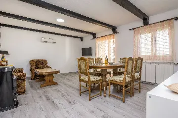 2-Bedroom Apartment in Privlaka for 4–6 Guests