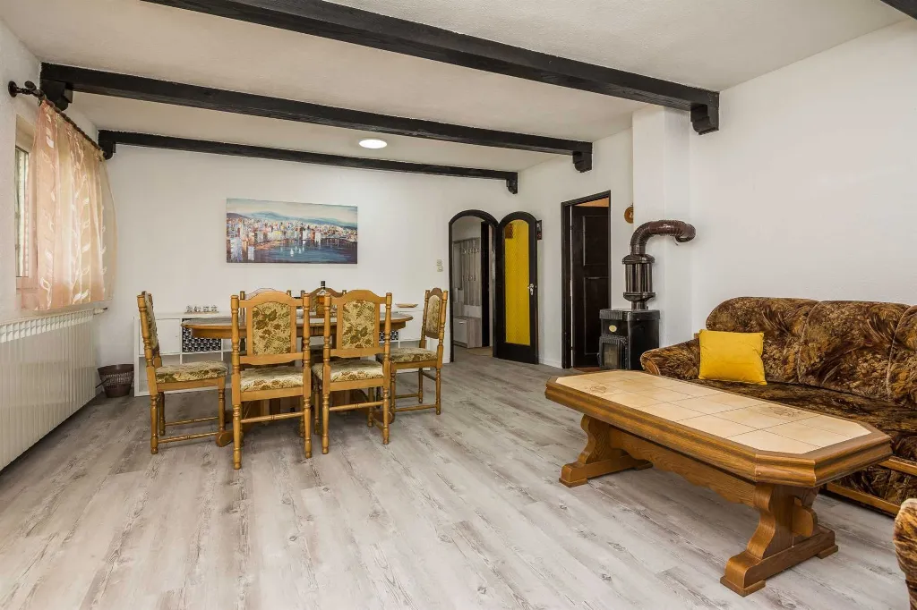 2-Bedroom Apartment in Privlaka for 4–6 Guests
