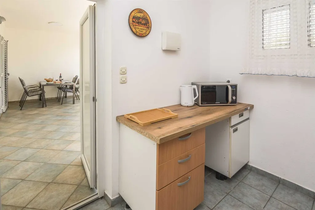 2-Bedroom Apartment in Privlaka for 4–6 Guests