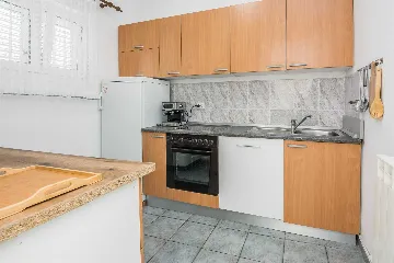 2-Bedroom Apartment in Privlaka for 4–6 Guests