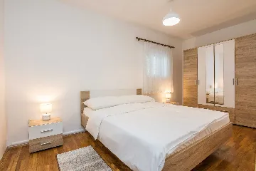 2-Bedroom Apartment in Privlaka for 4–6 Guests