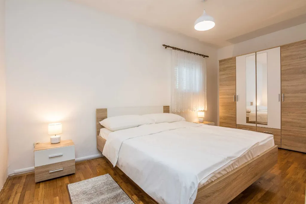 2-Bedroom Apartment in Privlaka for 4–6 Guests
