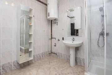 2-Bedroom Apartment in Privlaka for 4–6 Guests