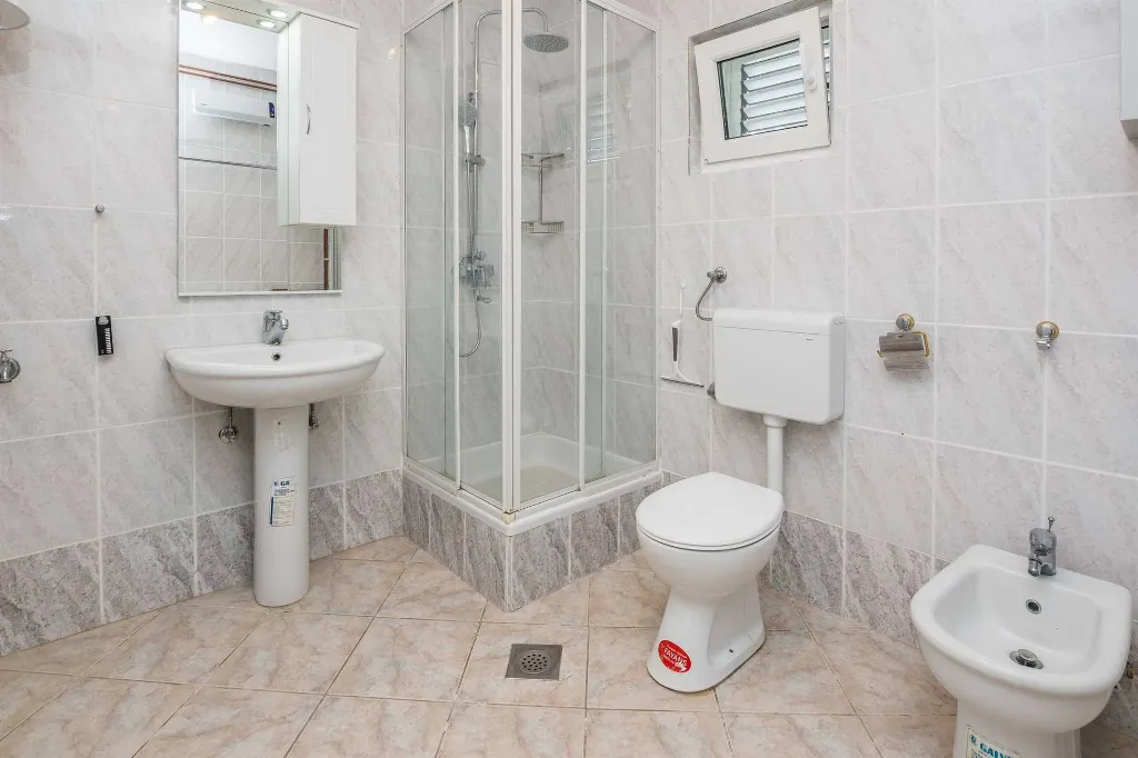 2-Bedroom Apartment in Privlaka for 4–6 Guests