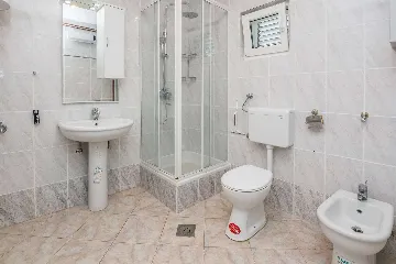 2-Bedroom Apartment in Privlaka for 4–6 Guests