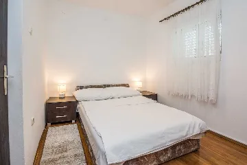 2-Bedroom Apartment in Privlaka for 4–6 Guests