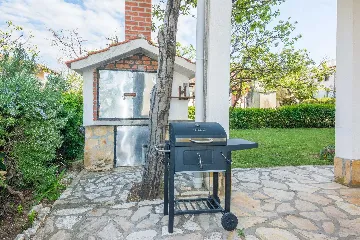 2-Bedroom Apartment in Privlaka for 4–6 Guests