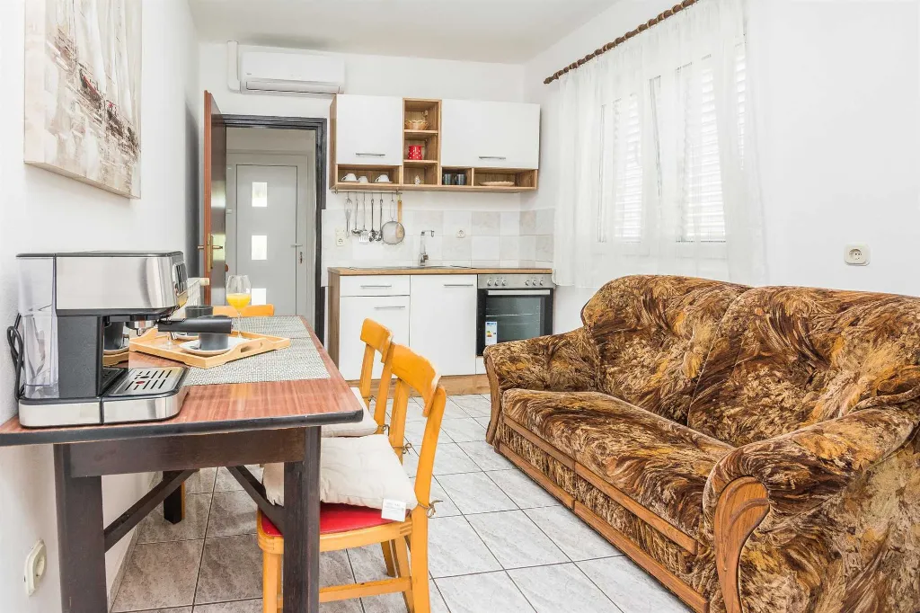 Privlaka 1-Bedroom Apartment for 2 with Balcony