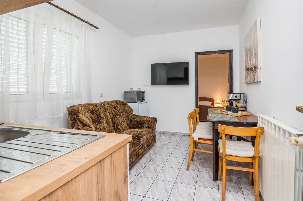 Privlaka 1-Bedroom Apartment for 2 with Balcony