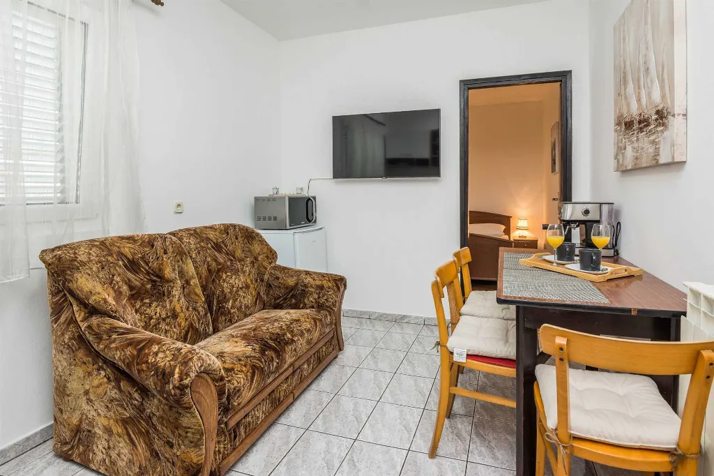 Privlaka 1-Bedroom Apartment for 2 with Balcony