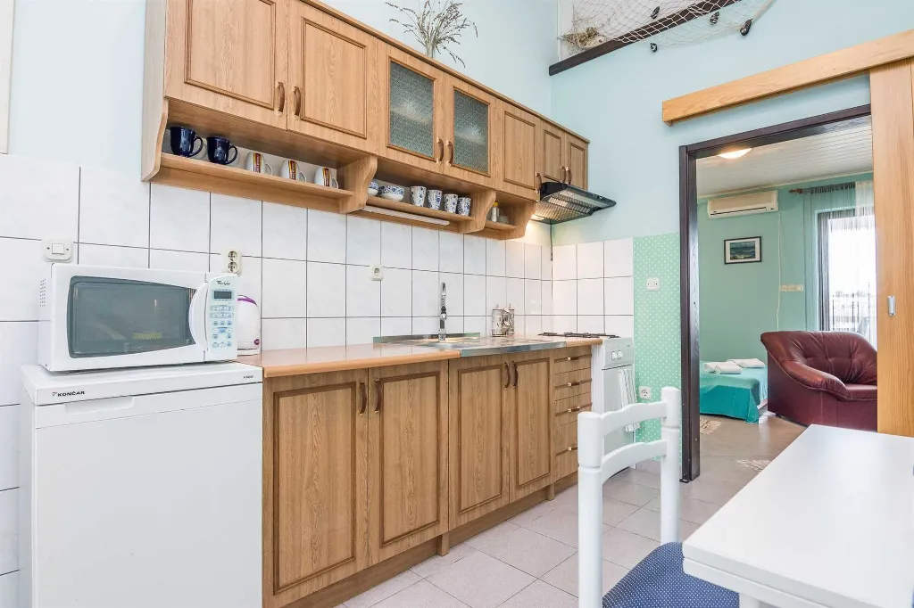 Apartment in Vir for 2–3 Guests with Sea-View Balcony