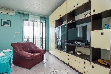 Apartment in Vir for 2–3 Guests with Sea-View Balcony