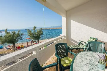 Apartment in Vir for 2–3 Guests with Sea-View Balcony