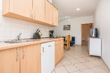 Vir Apartment for 2–4 Guests, 300 m from Pebble Beach