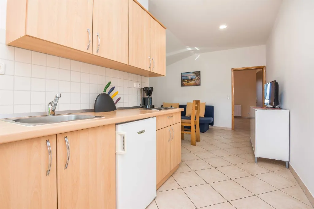 Vir Apartment for 2–4 Guests, 300 m from Pebble Beach