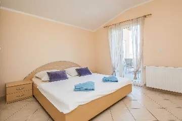 Vir Apartment for 2–4 Guests, 300 m from Pebble Beach