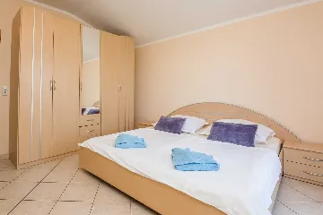 Vir Apartment for 2–4 Guests, 300 m from Pebble Beach