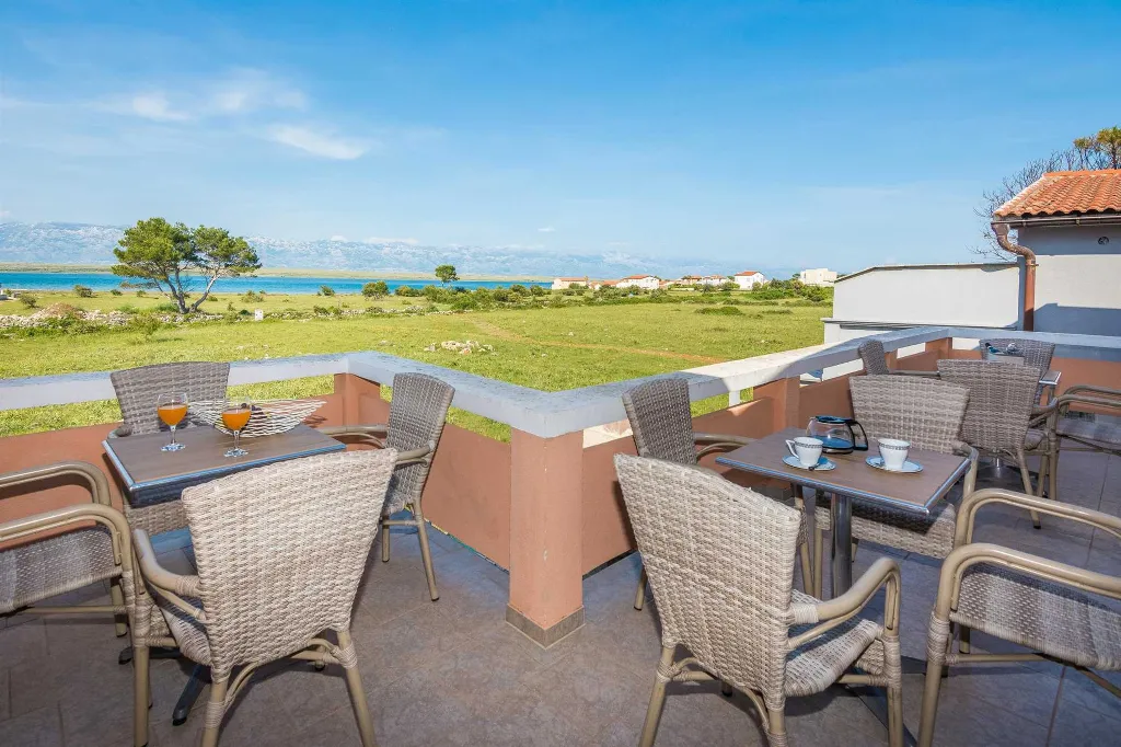 Vir Apartment for 2–4 Guests, 300 m from Pebble Beach