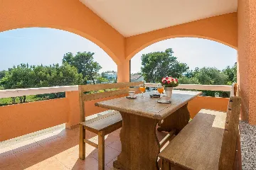 Vir Apartment for 2–4 Guests with Balcony